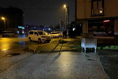 14 yaşında çocuk, otobüs durağında silahla vurulmuş halde bulundu