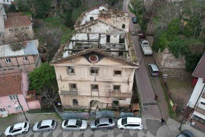 156 yıllık tarihi bina yangında zarar gördü