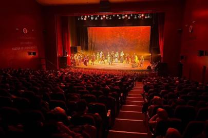 ‘2026 Şeyh Edebali Yılı’ kapsamında ‘Devlet Ana’ oyunu Bilecik’te sahnelendi