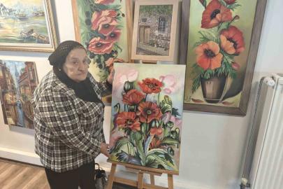 80 yaşında 25 yıllık sanat sevgisini sürdürüyor