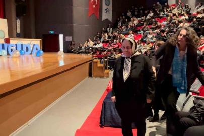 80 yaşındaki emekli öğretmen, kansere yenik düşen profesör kızını gözyaşlarıyla andı