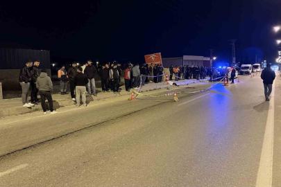 Adana’da belediye otobüsüyle çarpışan motosiklet sürücüsü genç, hayatını kaybetti