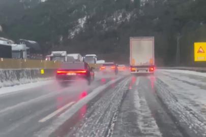 Adana’da dolu ulaşımda aksamalara neden oldu