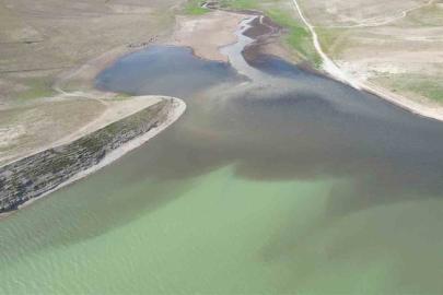 Adıyaman’ın kanalizasyon atığı Atatürk Barajı’nı siyaha bürüdü