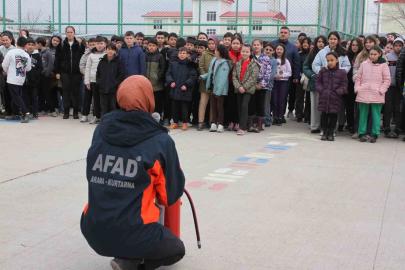 AFAD okullarda eğitimlerine devam ediyor