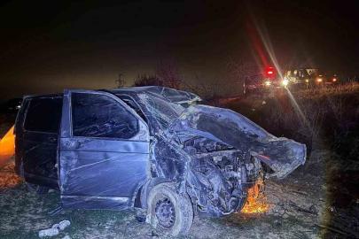 Ağaca çarpan kamyonette 4 kişi yaralandı