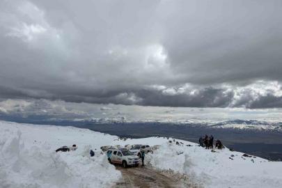 Ağrı Dağı’nda kaybolan dağcı için arama çalışması başlatıldı