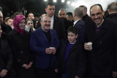 AK Parti Bursa Milletvekili Varank ve MİT Başkanı Kalın, sahurda vatandaşlarla bir araya geldi