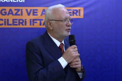 AK Parti Genel Başkanvekili Mustafa Elitaş, Erzurum’da şehit ve gazi aileleri ile iftar yemeğinde bir ayaya geldi