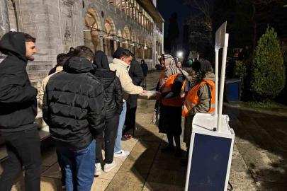 AK Parti İstanbul’dan 39 ilçenin 961 mahallesinde lokum ikramı