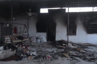 Alevlere teslim olan evde ailenin 50 yıllık hatıraları küle döndü