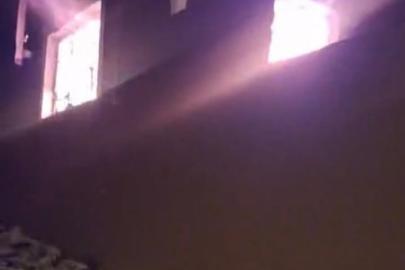 Altınözü’nde evden alevler yükseldi