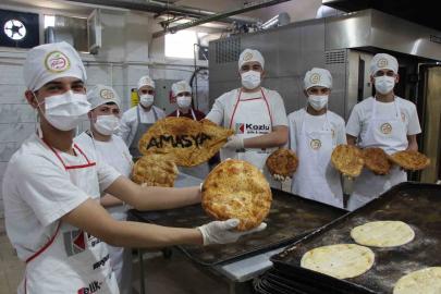Amasya’da Ramazan pideleri meslek liselilerden
