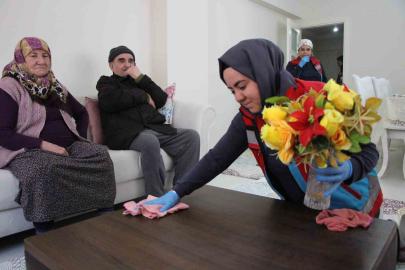 Amasya’da yaşlıların bayram temizliğini ‘vefalı eller’ yaptı