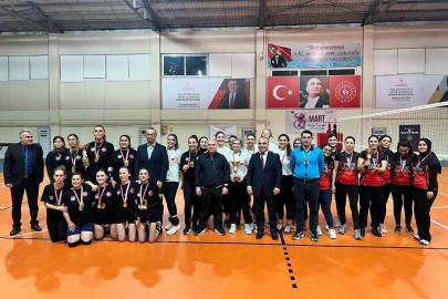 Anamur’da Kadınlar Günü Voleybol Turnuvası tamamlandı