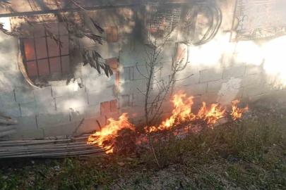 Antakya’da müstakil ev alevlere teslim oldu