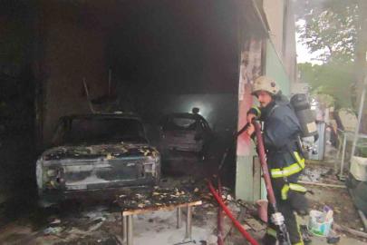 Antalya’da oto boyama atölyesindeki yangında iki iş yeri zarar gördü