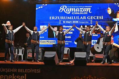 Antalya’daki Erzurumlular gecesinde türküler söylendi halaylar çekildi