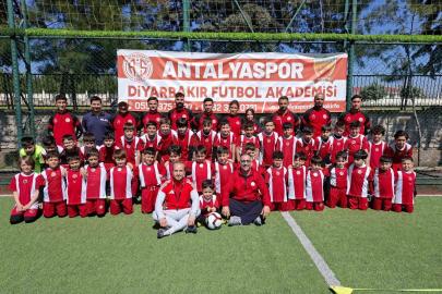 Antalyaspor Diyarbakır Futbol Akademisinden çocuklara sağlık atölyesi