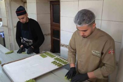 Antep fıstıklı kurabiye bayramda damakları tatlandıracak