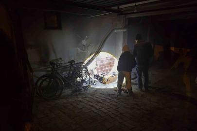 Apartman garajında çıkan yangın maddi hasara yol açtı