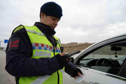 Ara tatil bayramla birleşti, sürücüler erken yola çıktı: 43 ilin geçiş noktasında denetimler artırıldı