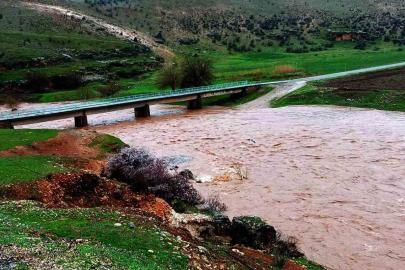 Araban’da etkili olan sağanak yağış Sıtma Pınar Çayı’nın debisini arttırdı