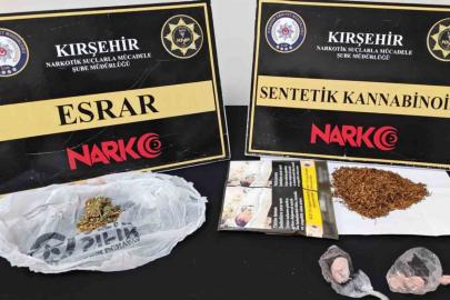 Araçta uyuşturucu ele geçirildi: 2 tutuklama