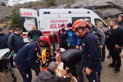 Artvin’de araç uçuruma yuvarlandı: 1 yaralı