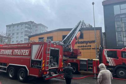 Ataşehir’de metal imalathanesinde yangın paniği