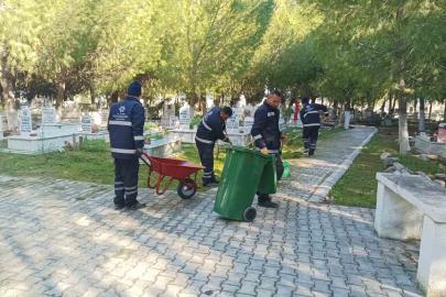 Aydın Büyükşehir’den mezarlıklarda Ramazan Bayramı öncesi temizlik çalışması
