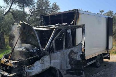 Ayvacık’ta kamyonet yangını