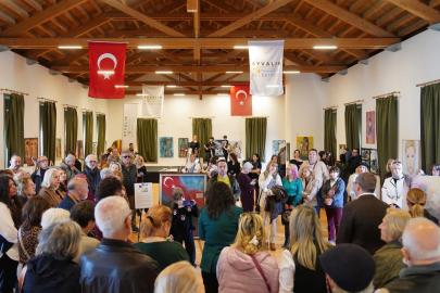 Ayvalık’ta "Kadın gözüyle bir renkte direnç" sergisi açıldı