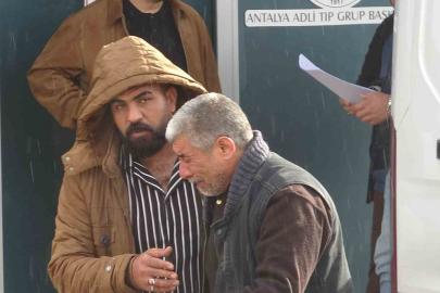 Babanın en ağır yükü: Kızı ve 5 torununun cenazesini gözyaşlarıyla teslim aldı