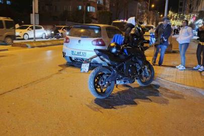 Bafra’da motosiklet otomobile çarptı: 1 yaralı