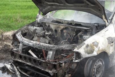 Bafra’da otomobil alevlere teslim oldu