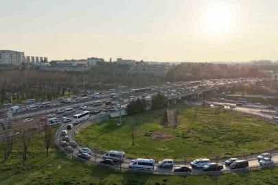 Bahçelievler Çobançeşme Kavşağı’ndaki trafiğe vatandaşlardan tepki