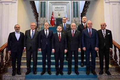 Bakan Gürlek: "10 yılı doldurmayan bir hakim, ticaret mahkemesi başkanı olmayacak"