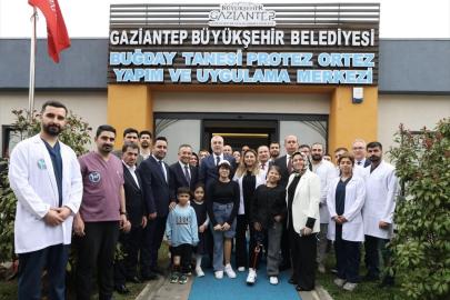 Bakan Işıkhan, Gaziantep Protez-Ortez Merkezi’nde engelli bireylerle bir araya geldi
