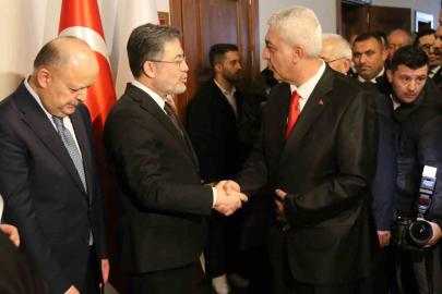 Bakan Yumaklı memleketi Kastamonu’da vatandaşlarla bayramlaştı