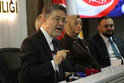 Bakan Yumaklı: "Üç tarafı denizlerle çevrili güzel ülkemin beş tarafı çatışmalarla, savaşlarla, her türlü krizle çevrilmiş durumda"