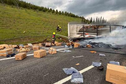 Balıkesir’de otoyolda korkutan tır yangını: 2 yaralı