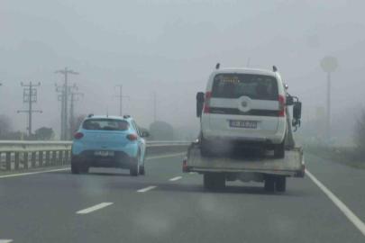 Balıkesir’de yoğun sis sürücülere zor anlar yaşatıyor