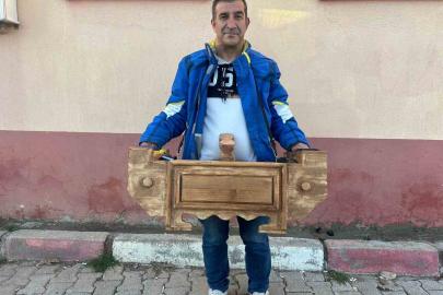 Başkan Başdeğirmen, kırılan boya sandığı yerine yenisi isteyen boyacıyı kırmadı