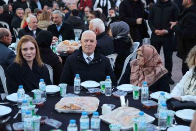 Başkan Bozbey kendi mahallesinde komşularıyla iftar yaptı