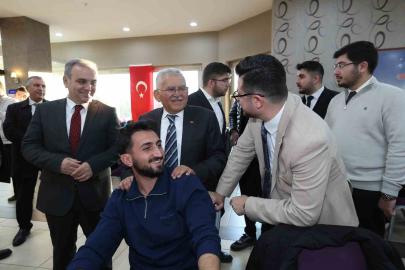 Başkan Büyükkılıç, ERÜ öğrencileri ile iftar bereketini paylaştı