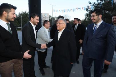 Başkan Büyükkılıç, gençlerle iftar sofrasında buluştu