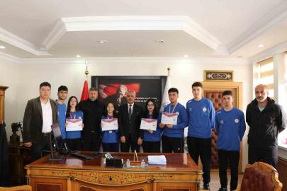 Başkan Çelebi bölge birincisi floor curling takımını kabul etti