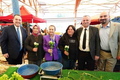 Başkan Dutlulu’dan 8 Mart’a çiçekli kutlama