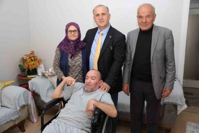 Başkan Kaya engelli İskender’in isteğini yerine getirdi